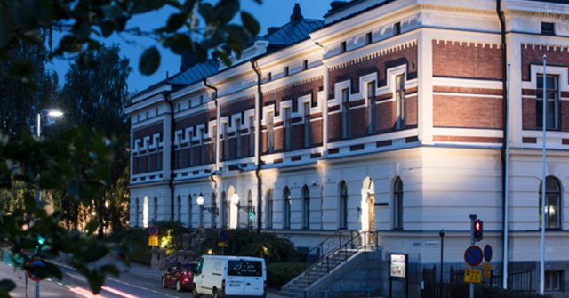 Senate Properties' Oulu office. The picture shows the building of the Regional State Administrative Agency during summer.