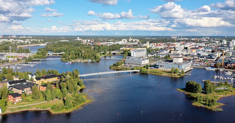 Kaukolämmön hintakehitys Oulussa. Oulun kaupunki ylhäältä kuvattuna.