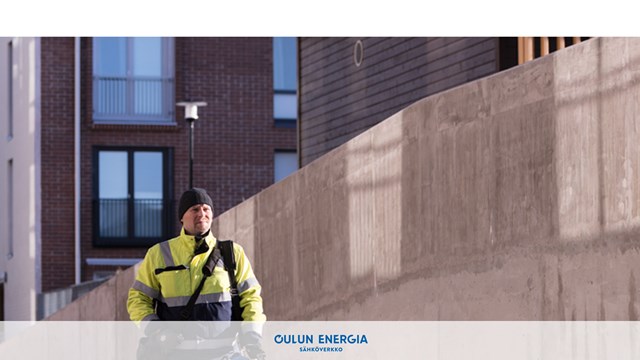 An Oulu Energy employee walks in the centre of Oulu.
