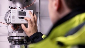 Energiamittari teknisessä tilassa osana lämmitysjärjestelmää.