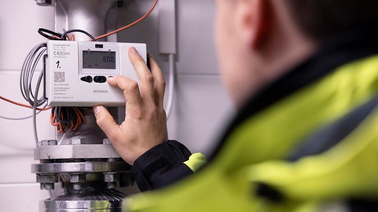 Energiamittari teknisessä tilassa osana lämmitysjärjestelmää.