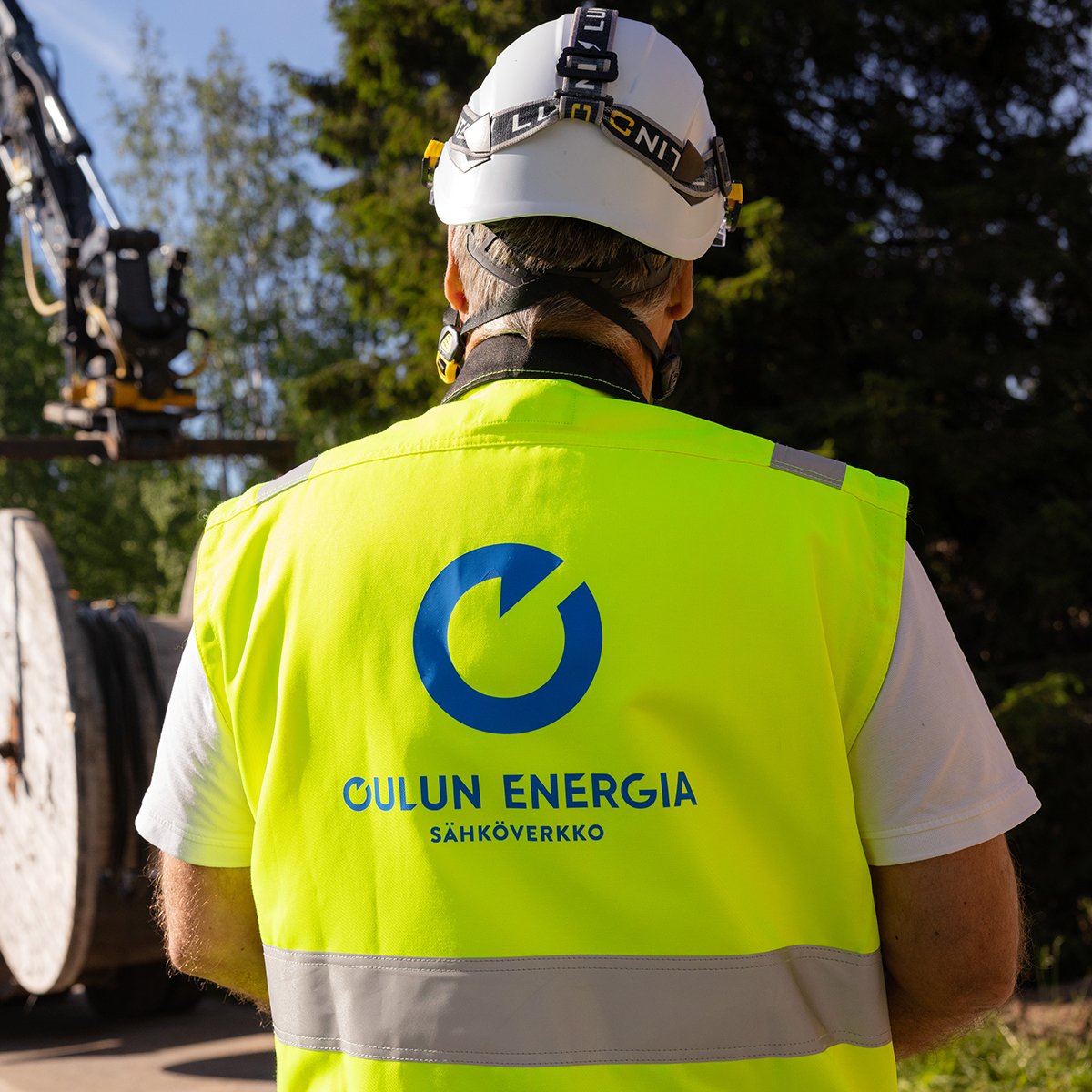 Liittäminen sähköverkkoon