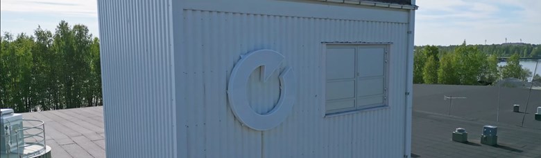 Kuvassa näkyy Oulun Energia Kenve Oy:n jätevedenpuhdistamoa ja o-merkki.