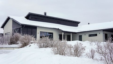 Stone detached house in winter in Jääli.