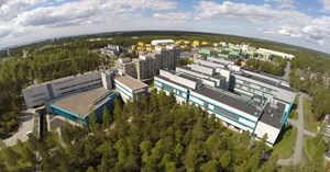 Ilmakuva Linnanmaan yliopistokampuksesta, jossa näkyy kampuksen eri rakennuksia. 