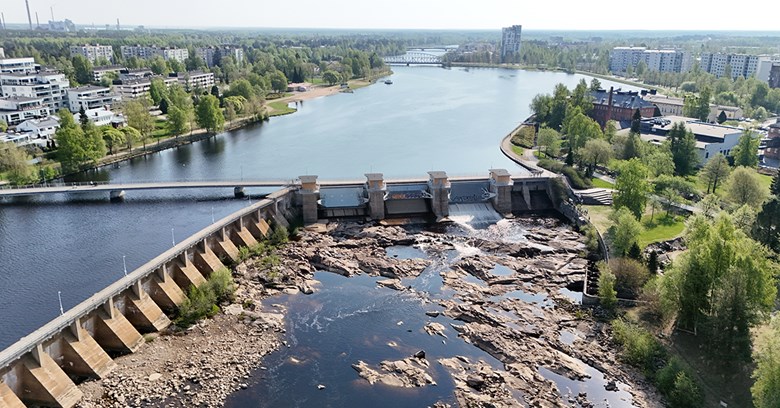 Ilmakuvassa Merikosken patosilta ja patouomaa. 