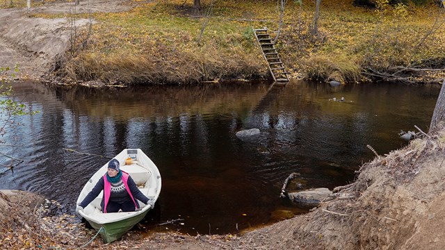 Maakaapelointi Huttukylä veneessä.